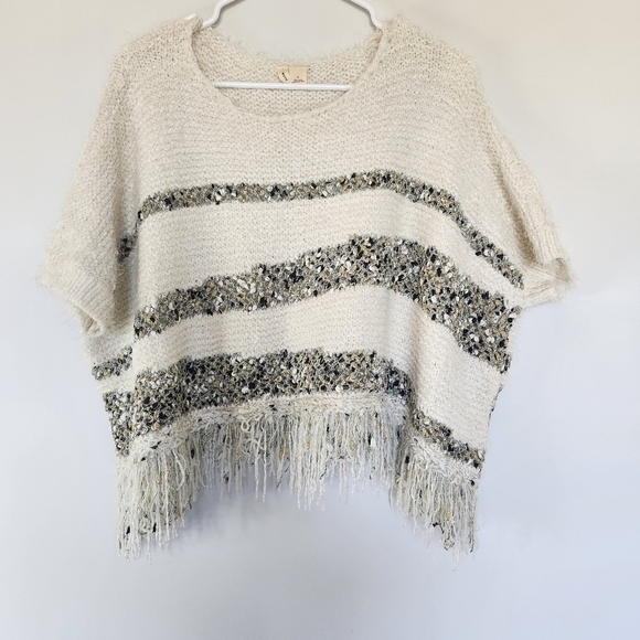Moth SS Crew Fringe Poncho - Picture 2 of 7